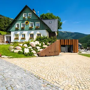 Slunecnice & Panorama Restaurace Farma Špindlerŭv Mlýn